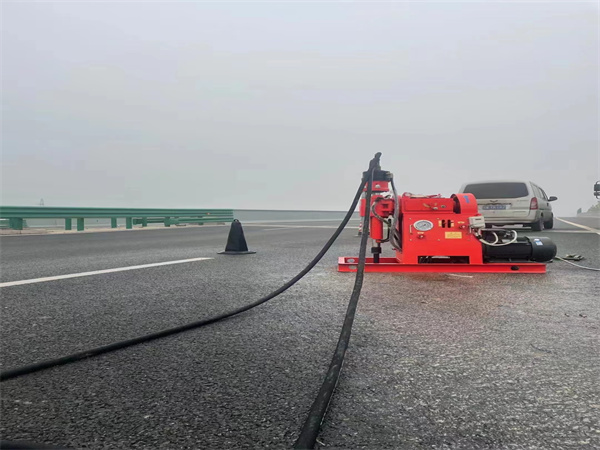 白水马路路基路面开裂下沉注浆加固灌浆